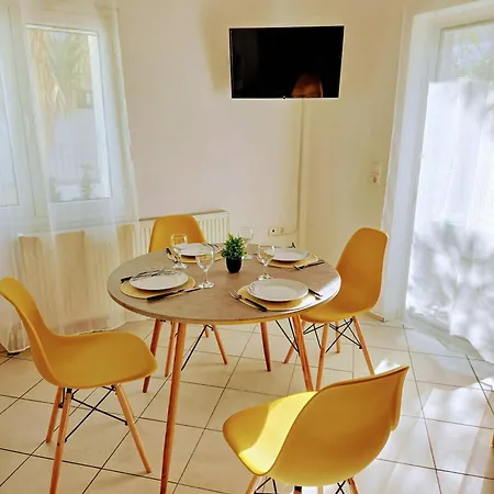 Apartment Golden Getaway *